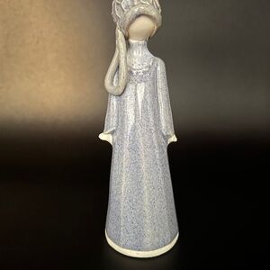 Vintage Louise Auger Lady Figurine, periwinkle blu glaze. Handmade in Canada
